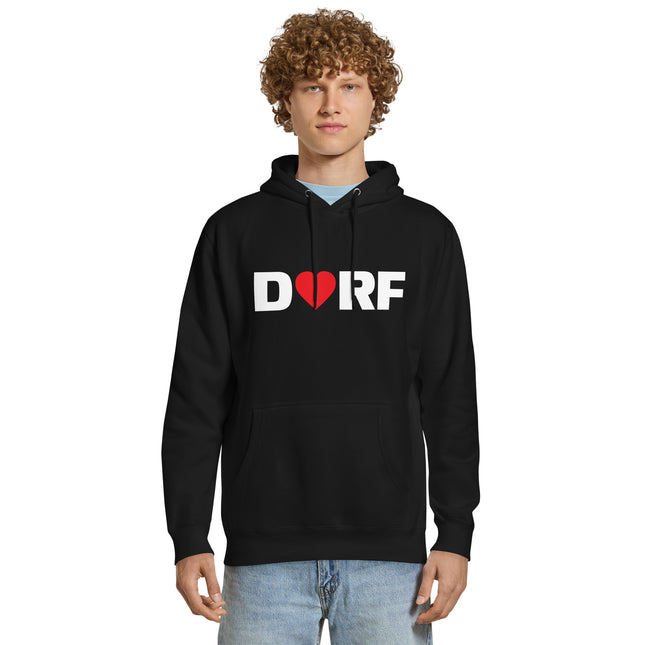 Ein Mann trägt den schwarzen Dorfliebe Männer Hoodie mit der Aufschrift DORF. Der Buchstabe O ist durch ein rotes Herz ersetzt.