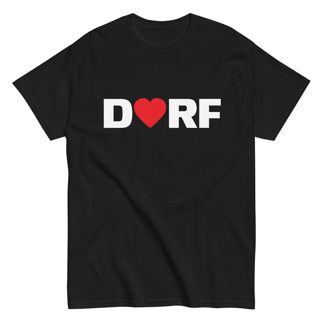Man sieht die Vorderseite des Dorfliebe T-Shirts in der Farbe Schwarz und der Aufschrift DORF. Der Buchstabe O ist durch ein rotes Herz ersetzt.